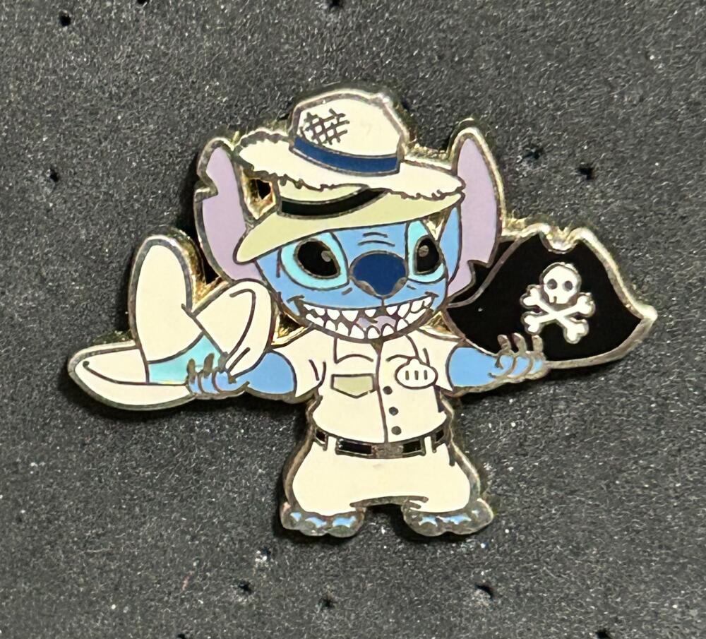 Adventureland 6 Pin Boxed Set - Stitch with Adventureland Hats