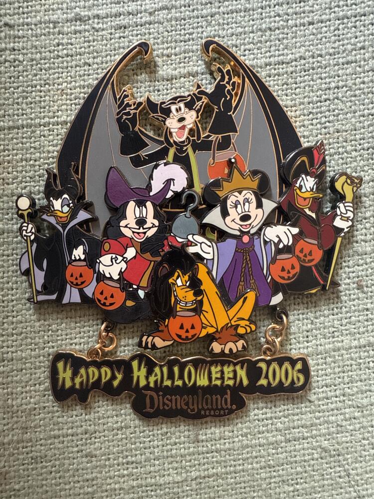 103344 - Jumbo fab 6 as villains - Halloween 2006 - Disneyland