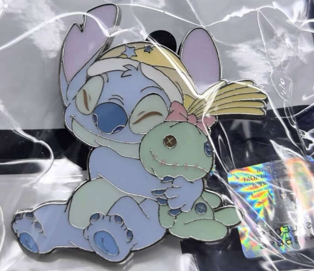Shanghai Game Prize Pins - Stitch Wearing Nightcap with Scrump