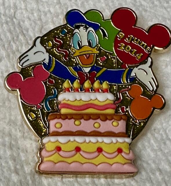 ドナルド ピンバッジ セット DONALD DUCK BIRTHDAY Vintage Disney Donald Duck 50th Birthday Party Pin Hat