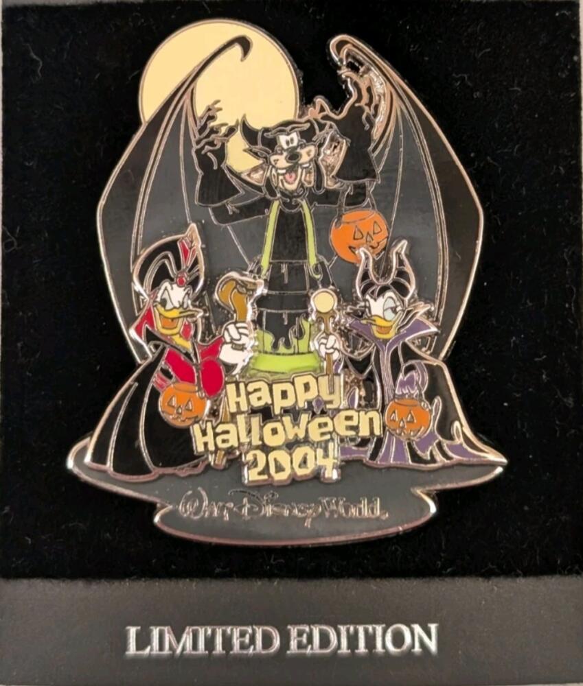 105657 - Goofy as Chernabog - Halloween 2004 - Walt Disney World