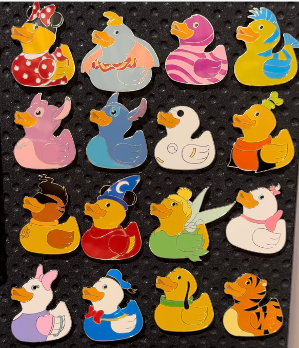 Ducks of Disney Series 1 Mystery Pin