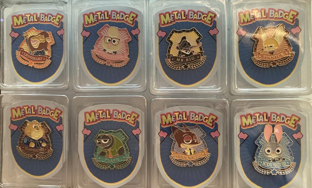 Zootopia Collection College Style Metal Badge Surprise Box