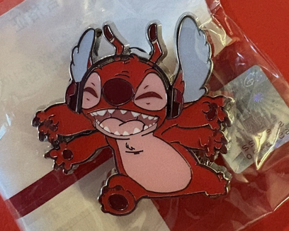 Shanghai Game Prize Pins - Leroy w/ Headphones | PIN 111098