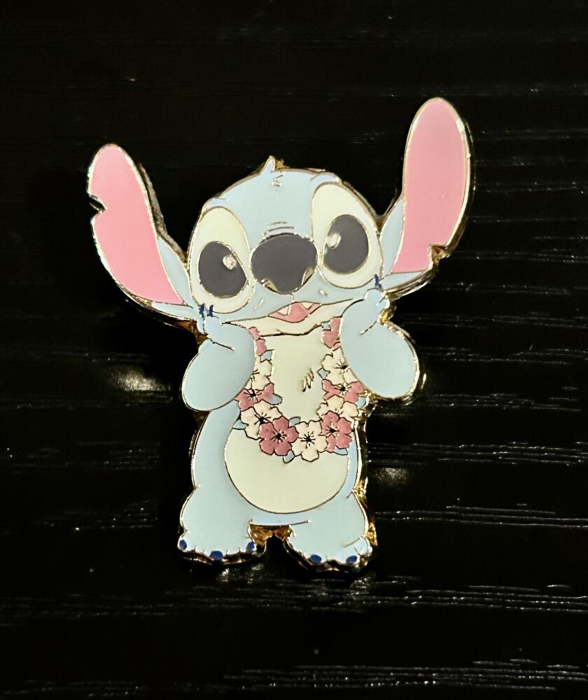 BoxLunch - Lilo & Stitch Summer Blind Box - Stitch Wearing a Lei