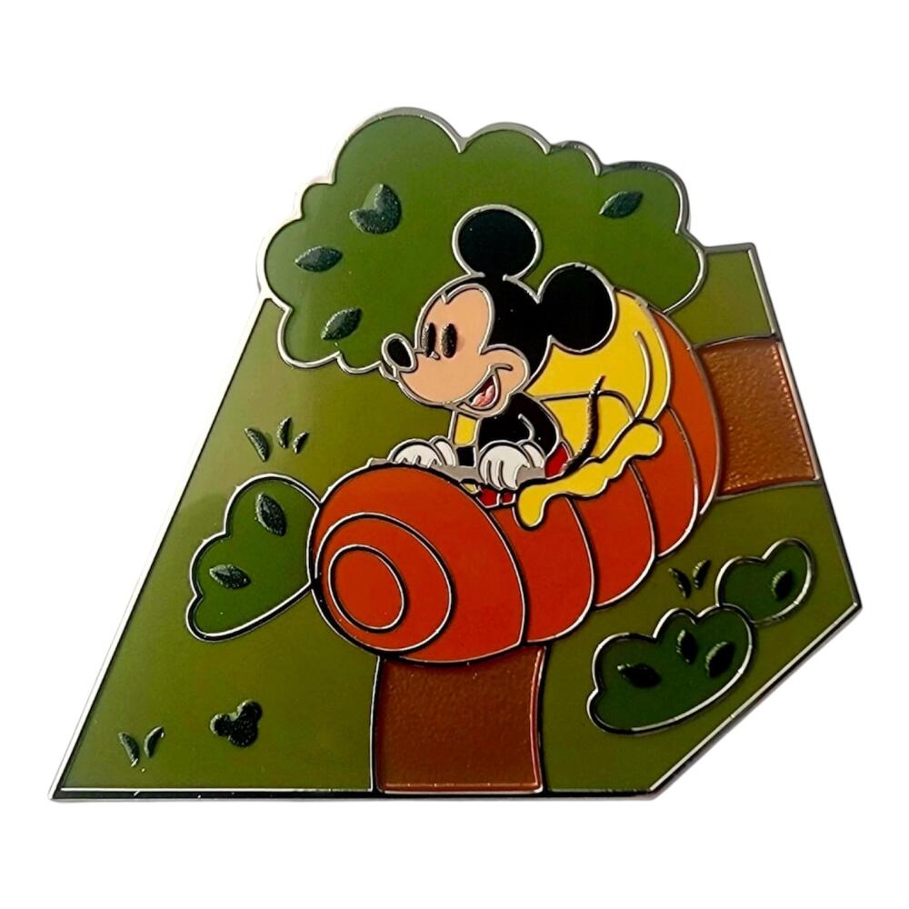 Attraction Mystery Map Puzzles: The Many Adventures of Winnie the