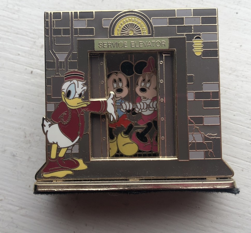 アメコミ Disney Showcase Teetering Tower Disney Showcase Teetering Tower