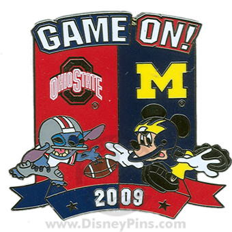 m*u様 No.39065 ミッキーマウス WITH FOOTBALL 4点セッ Game On - OSU vs. UofM Stitch and Mickey Mouse | PIN 29930