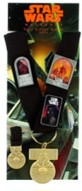 Poster Pin and Medal of Yavin Lanyard Set - Full Set