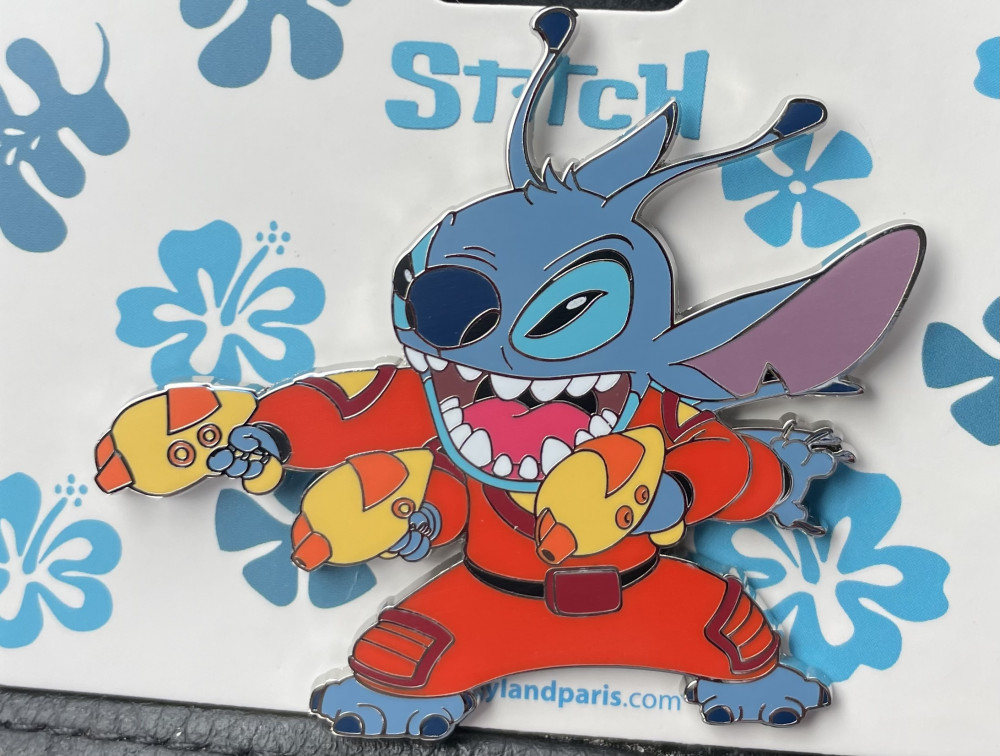 Lilo & Stitch - Stitch with laser blasters | PIN 50102