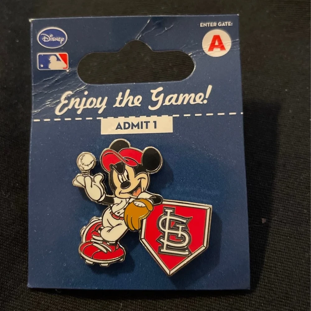 Disney St. Louis Cardinals ミッキー ピンバッジ Major League Baseball (MLB) - St. Louis Cardinals - Mickey Leaning