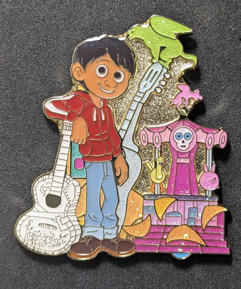 Cocoページ　Pin for love M,I 2025 Disney Parks Family Cluster Pin Coco Miguel Dante