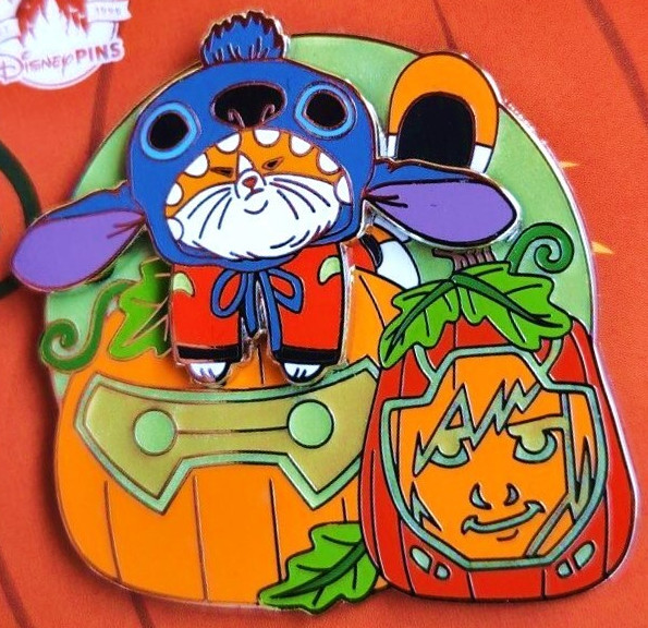 Halloween 2022 - Big Hero 6 Pumpkin with Mochi dressed as Stitch