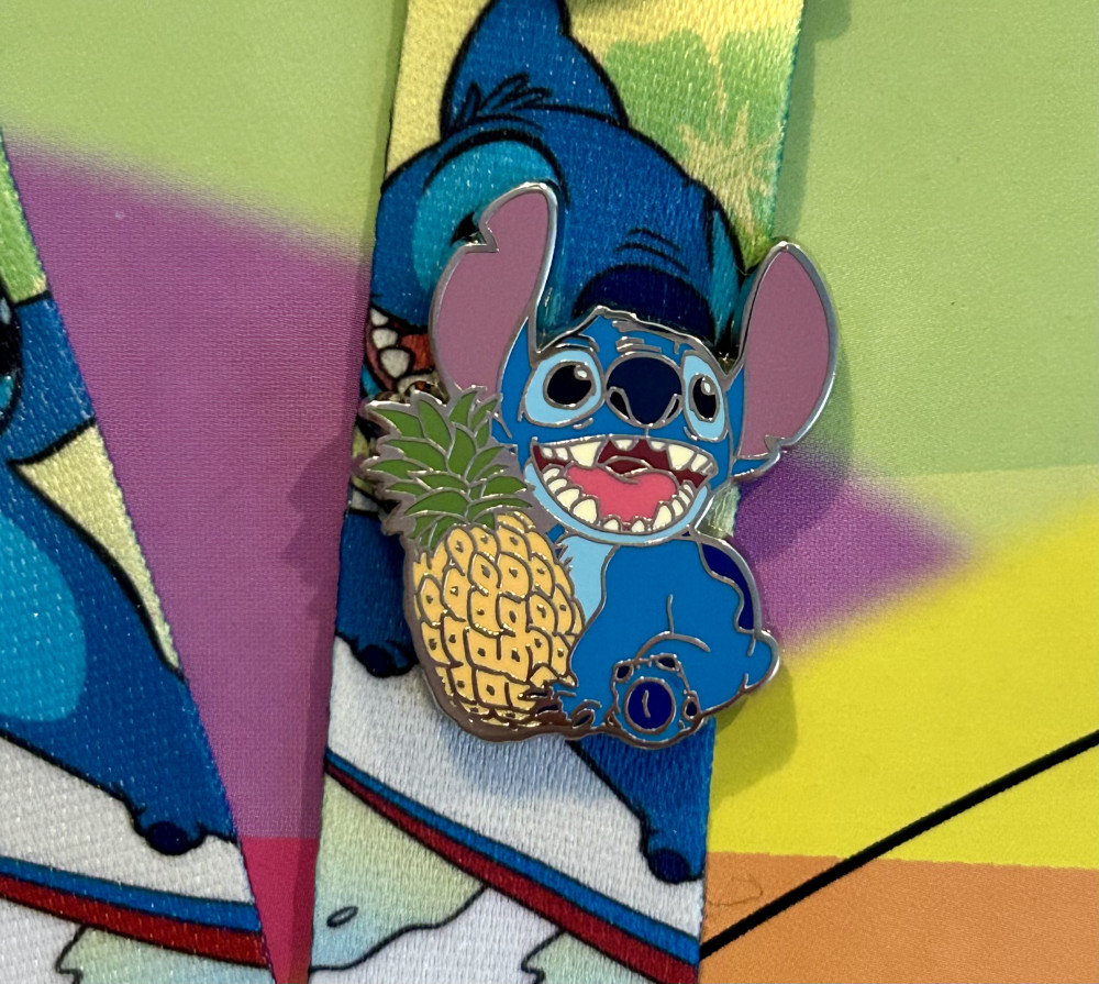 SDCC 2019 - Stitch Lanyard Pin Set - Stitch Pineapple Only | PIN 77406
