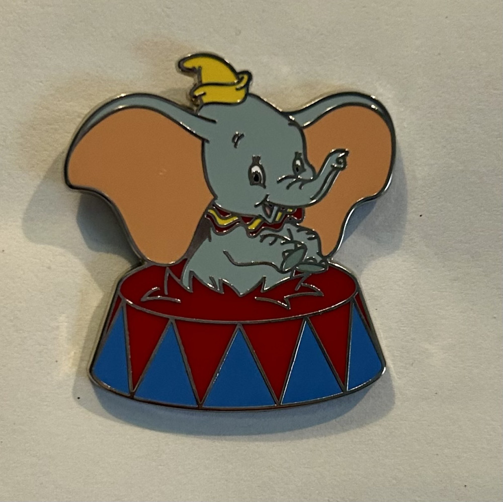 Characters Bursting Out of Objects Starter Set - Dumbo in Pedestal