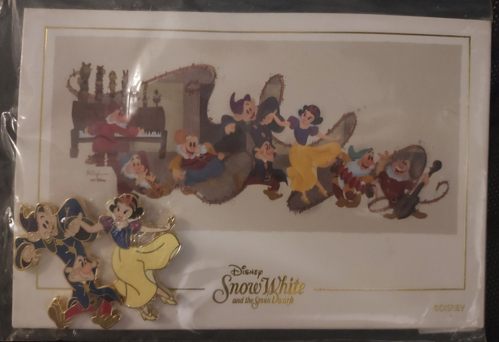 【美品】ディズニーセル画「HAPPY FIFTH ANNIVERSARY」 美品】ディズニーセル画「HAPPY FIFTH ANNIVERSARY」