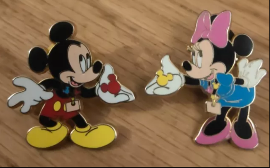 Pin Trading - Mickey and Minnie Mouse Pin Trading Starter Set
