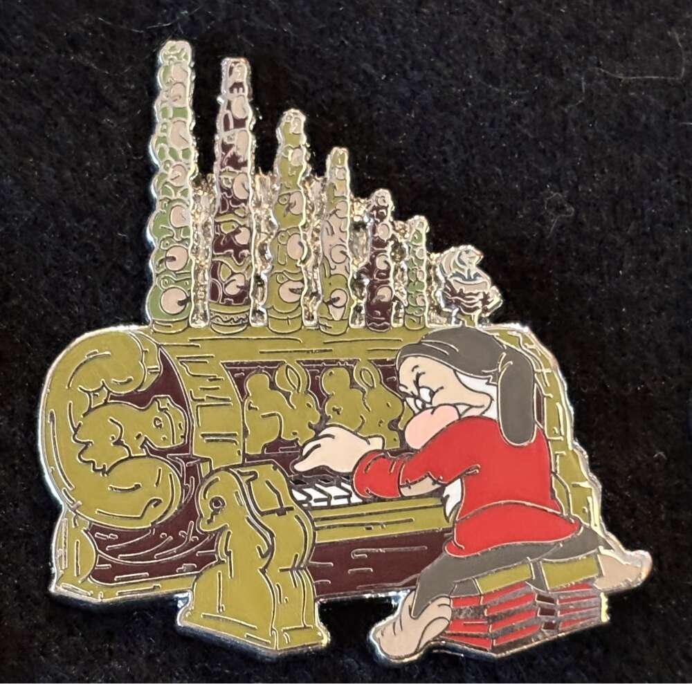 Snow White and the Seven Dwarfs 80th Anniversary - Grumpy playing