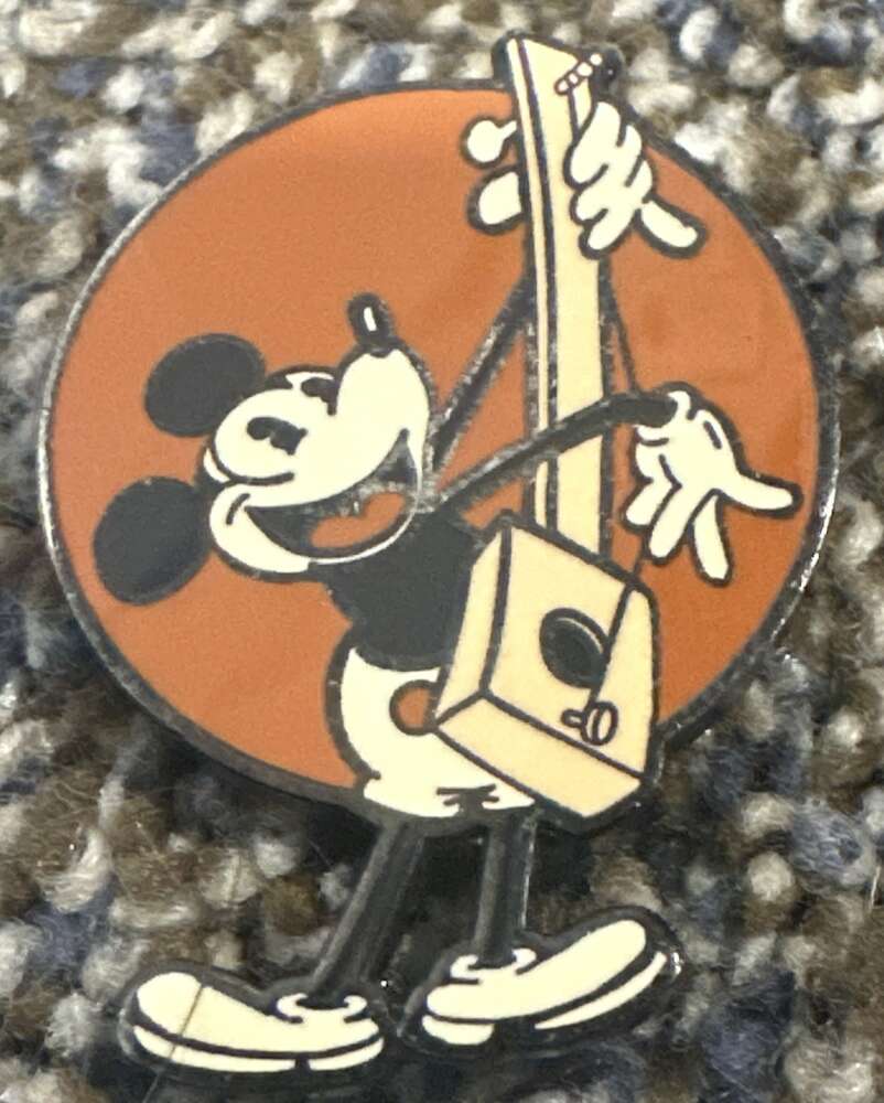 Mickey and Friends - Mickey Mouse Playing the Banjo | PIN 99041