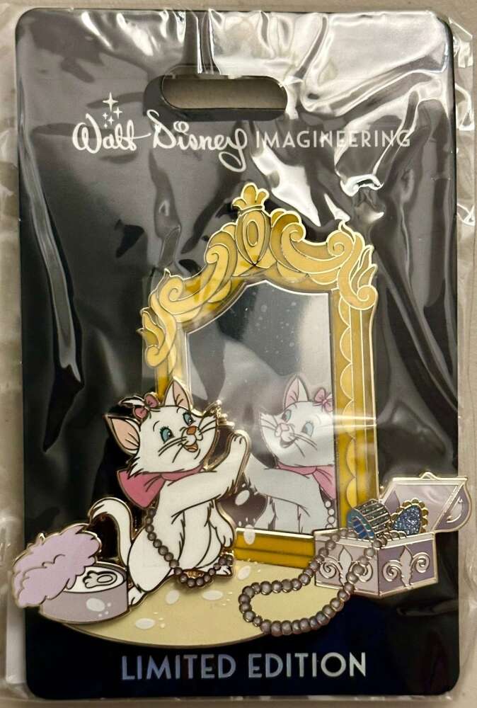 WDI MOG Vanity Marie マリー　バニティ　ピンバッジ 99604_wJkl.jpg