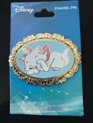100085 - Disney Pins Blog (DPB) Exclusives - Marie Sleeping Gold Frame - Disney Licensed alternate image