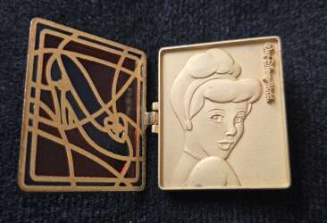 100155 - Hinged Character Stained Glass - Cinderella - Walt Disney World alternate image