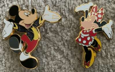 Click to view the Starter Kit with Lanyard and Pins - Mickey Minnie details