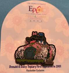100658 - Epcot International Flower & Garden Festival 2003 - Donald & Daisy Topiary - Walt Disney World alternate image