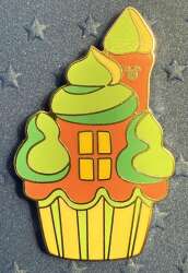 100993 - WDW Hidden Disney Series 2025 Wave B: Cupcake Treats - Cinderella Castle - Walt Disney World alternate image