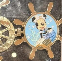 101556 - Mickey & Friends - Pirates of the Caribbean Hinged Ship's Wheel Mystery Collection - Minnie as Mermaid - Shanghai Disney Resort alternate image