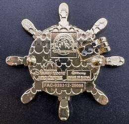 101559 - Mickey & Friends - Pirates of the Caribbean Hinged Ship's Wheel Mystery Collection - Pluto - Shanghai Disney Resort alternate image