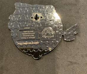 'EPCOT World Showcase - Mickey Mouse playing hockey “Rink Rats Hockey Club” - WDW'