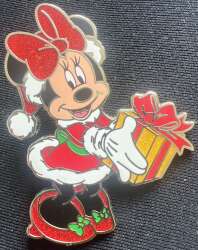 'Christmas 2018 - Minnie Mouse Holding a Present - DLP'