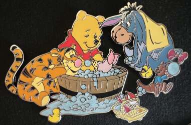 'Fantasy Pin Series - Pooh &amp; friends giving Piglet bath - FSY'