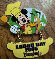 Click to view the Mickey Mouse and Pluto Grilling - Dangle details