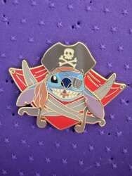 104332 - Pirates of the Caribbean - Illustrated Collector Set - Jolly Roger Stitch (Completer Pin) - Disneyland Resort alternate image