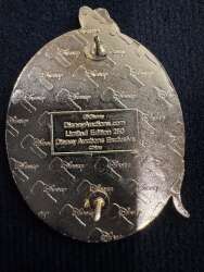 'Disney Auctions exclusives - Aunt Sarah carrying Si &amp; Am - DA'