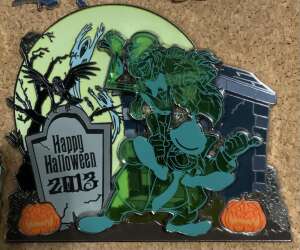 6300 - Halloween 2013 - Hitchhiking Ghosts Stained Glass Jumbo Pin - Disney Store US alternate image