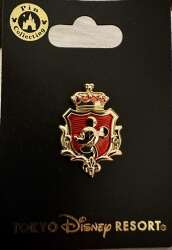 104887 - Gold Crest Emblem - Mickey Mouse - Tokyo Disneyland Resort alternate image