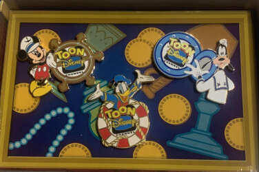 80586 - Toon Disney - 2001 Logo Treasure Chest Boxed Set - Full Set - Walt Disney Studios alternate image