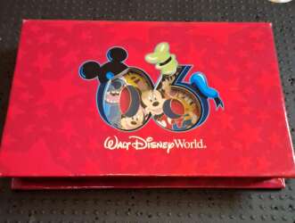 2006 Dated Year Pins - WDW 06 Pin With Dangle - WDW
