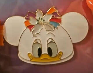 106506 - HKDL 20th Anniversary Redemption Series - Daisy Duck - Hong Kong Disneyland alternate image