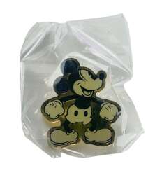 106295 - Pin Trading Tin - 3 Pin Set - Mickey Mouse, Daisy Duck and Pluto - Tokyo Disneyland Resort alternate image