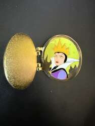 69261 - BoxLunch Exclusive - Hinged Villain Icon Portraits Mystery Collection - Evil Queen - Loungefly alternate image