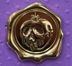 'Pink A La Mode (PALM) - Disney Villains Wax Seal Mystery - Evil Queen Poison Apple - Gold Chaser - DLIC'