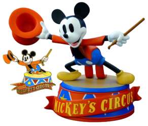 Ringmaster Mickey Mouse Figurine and Pin — Full Set