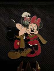 Mickey & Minnie mistletoe