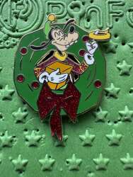 'Mickey&#039;s Very Merry Christmas Party (MVMCP) 2024 - Goofy in a Wreath Mystery Box - WDW'