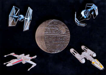 Click to view the Star Wars Weekends 2007 Boxed Set details