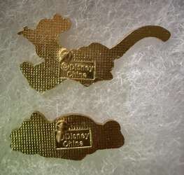 'Unknown Series - Tigger Pouncing on Pooh Pin Set - DSUS'